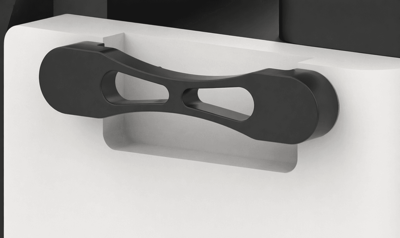 Handle: Black